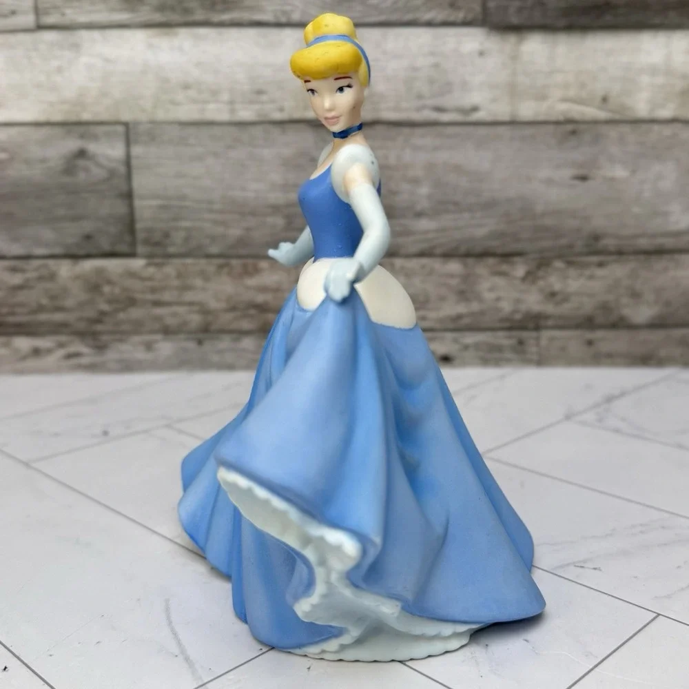 Precious Moments Cinderella Let Your Heart Dance 132707 2013 Disney Showcase